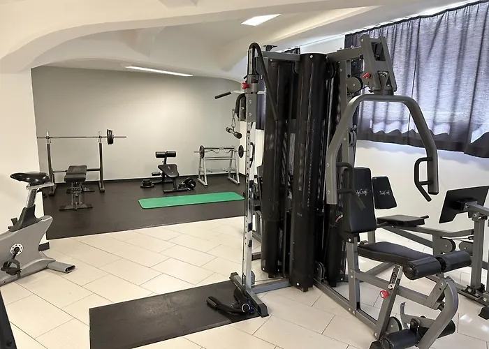 Meos 3 -Zentrum-Hofblick-Gym-Netflix