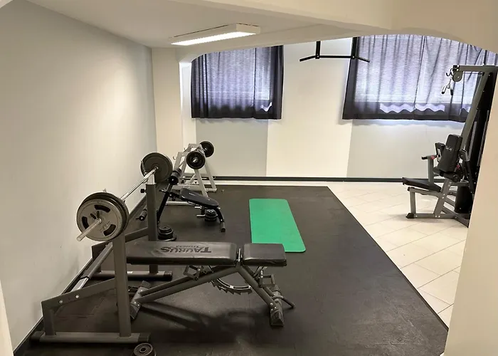 Meos 3 -Zentrum-Hofblick-Gym-Netflix
