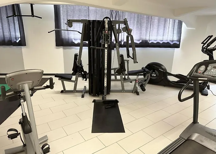 Meos 3 -Zentrum-Hofblick-Gym-Netflix